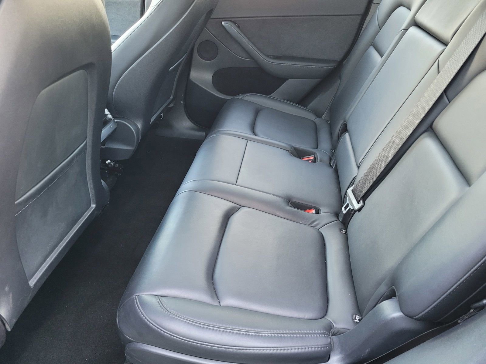 Used 2022 Tesla Model Y Long Range image 10