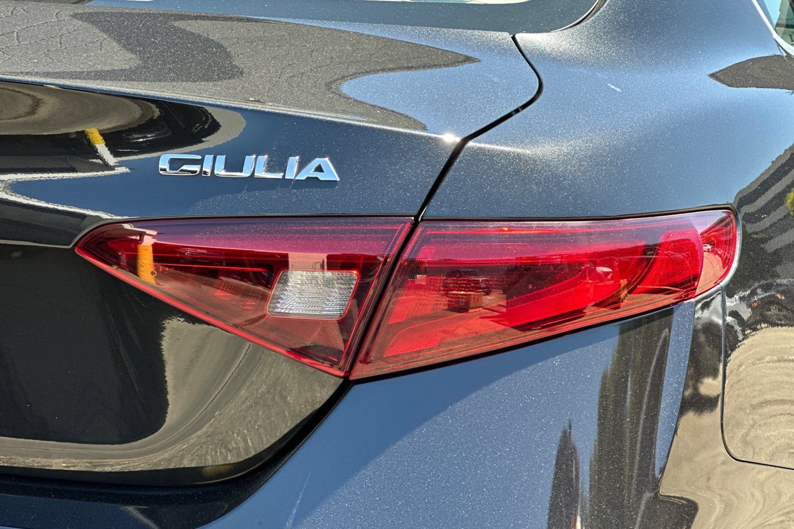 Used 2017 Alfa Romeo Giulia RWD image 32