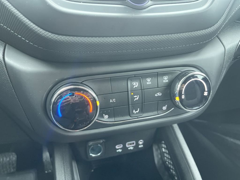 Used 2023 Chevrolet TrailBlazer LT FWD image 11