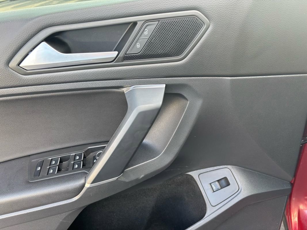 Used 2020 Volkswagen Tiguan SEL w/ 3rd Row Seat Package image 23