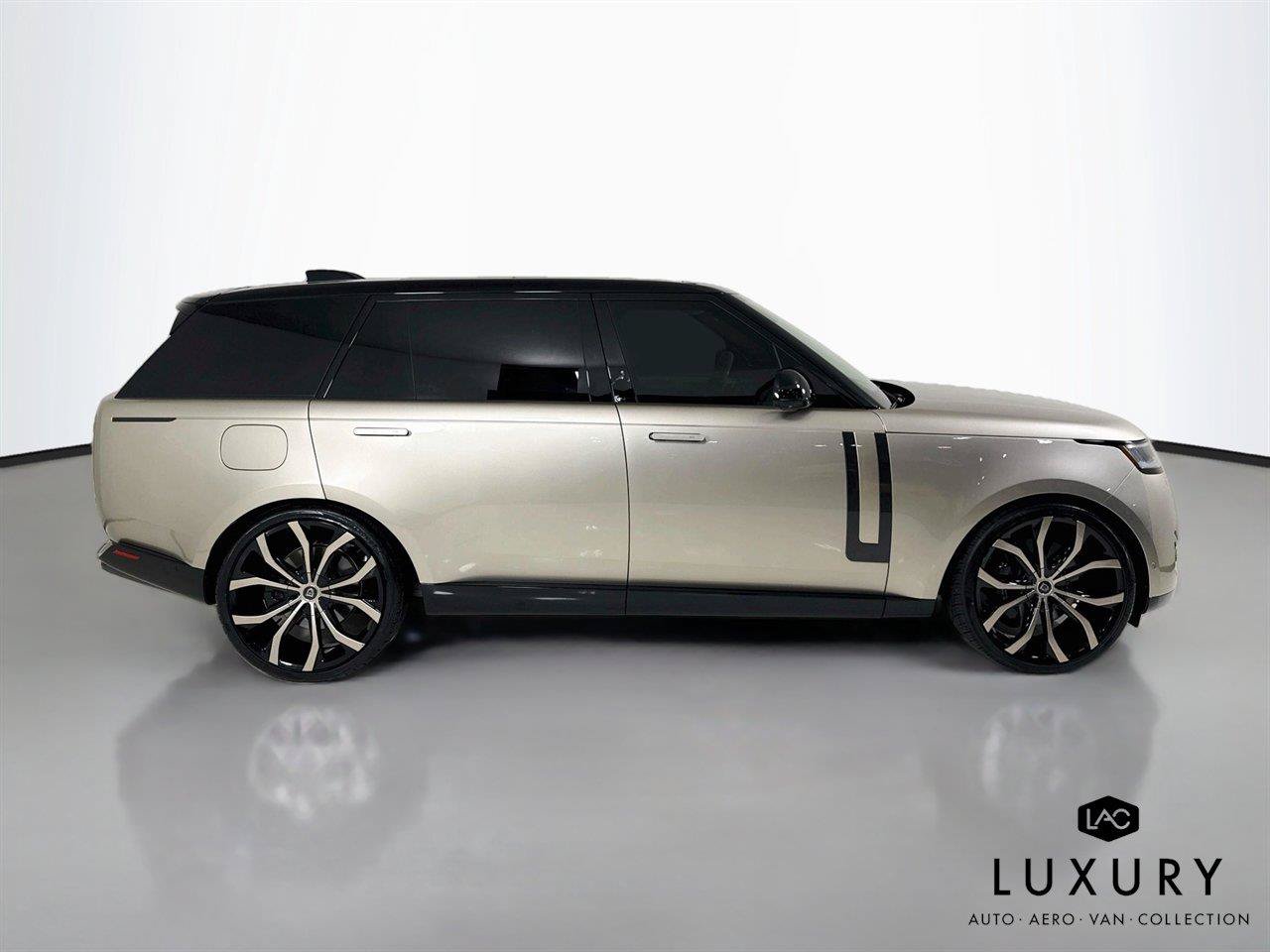Used 2024 Land Rover Range Rover Long Wheelbase SE AWD/4WD image 5