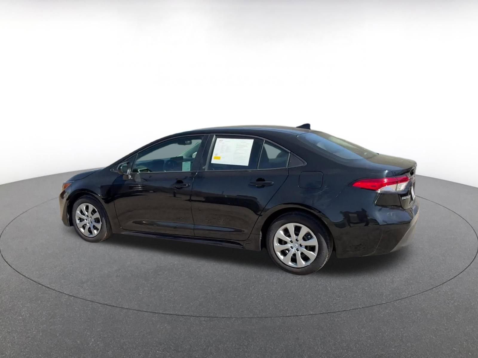 Used 2025 Toyota Corolla LE image 10