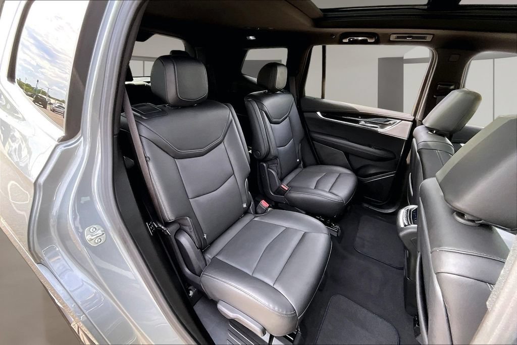Certified 2025 Cadillac XT6 Premium Luxury AWD/4WD image 29