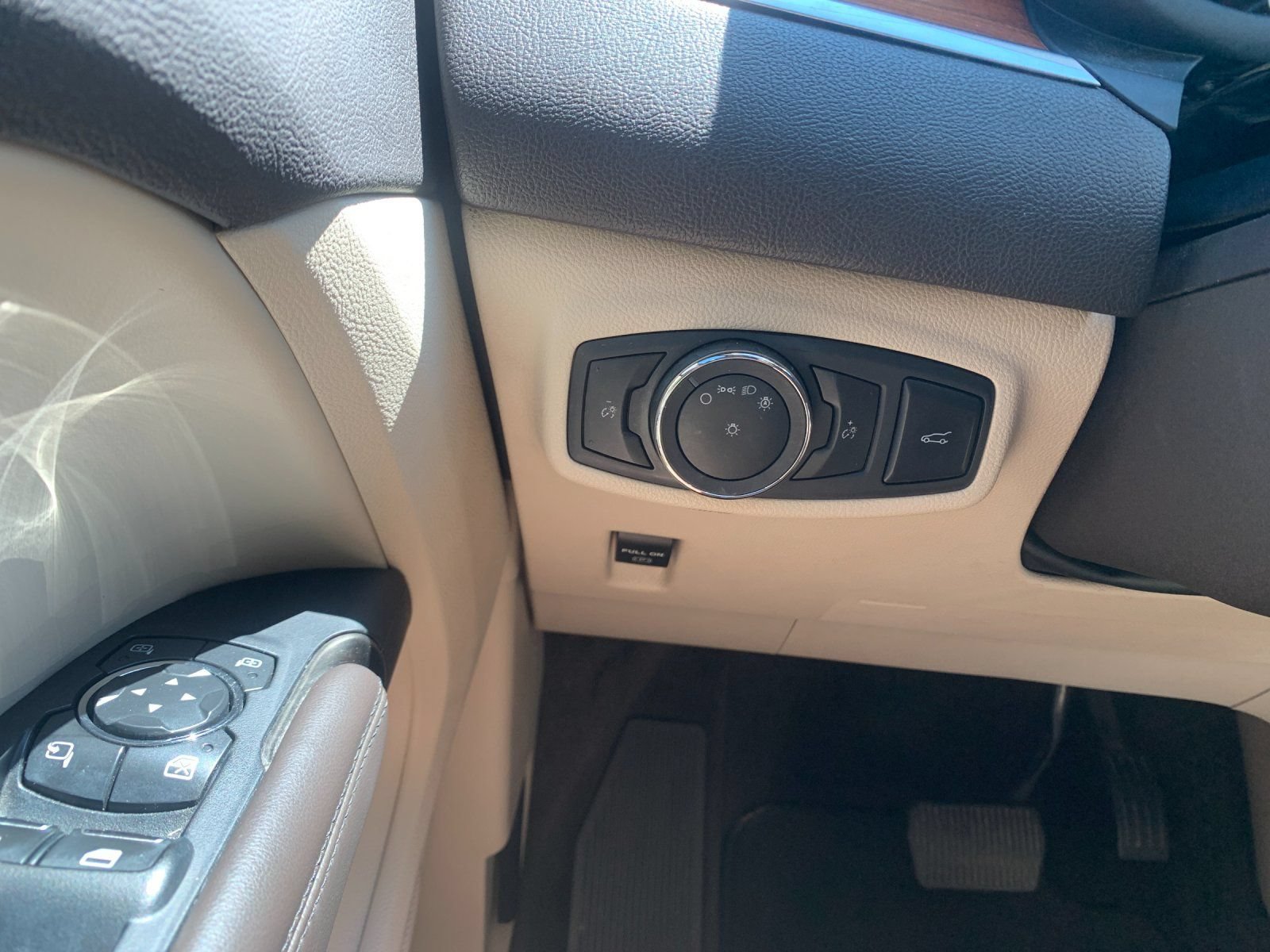 Used 2018 Lincoln MKC Select w/ Select Plus Package AWD/4WD image 33