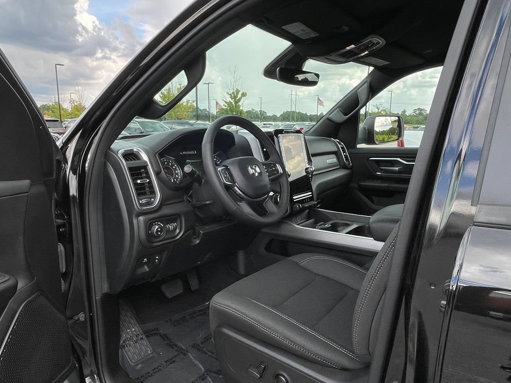 Used 2025 RAM 1500 Big Horn AWD/4WD image 38