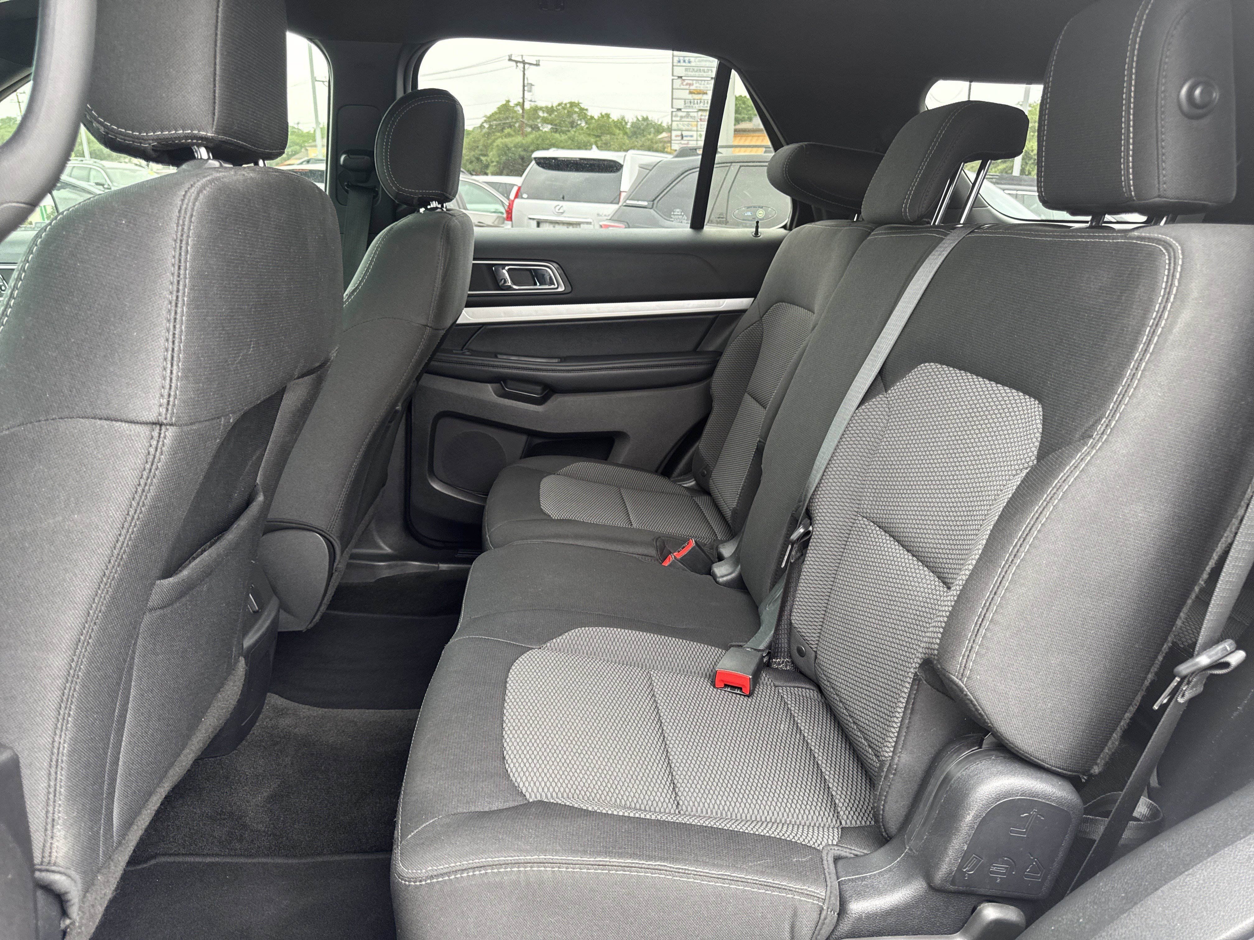 Used 2017 Ford Explorer XLT w/ Equipment Group 201A FWD image 26