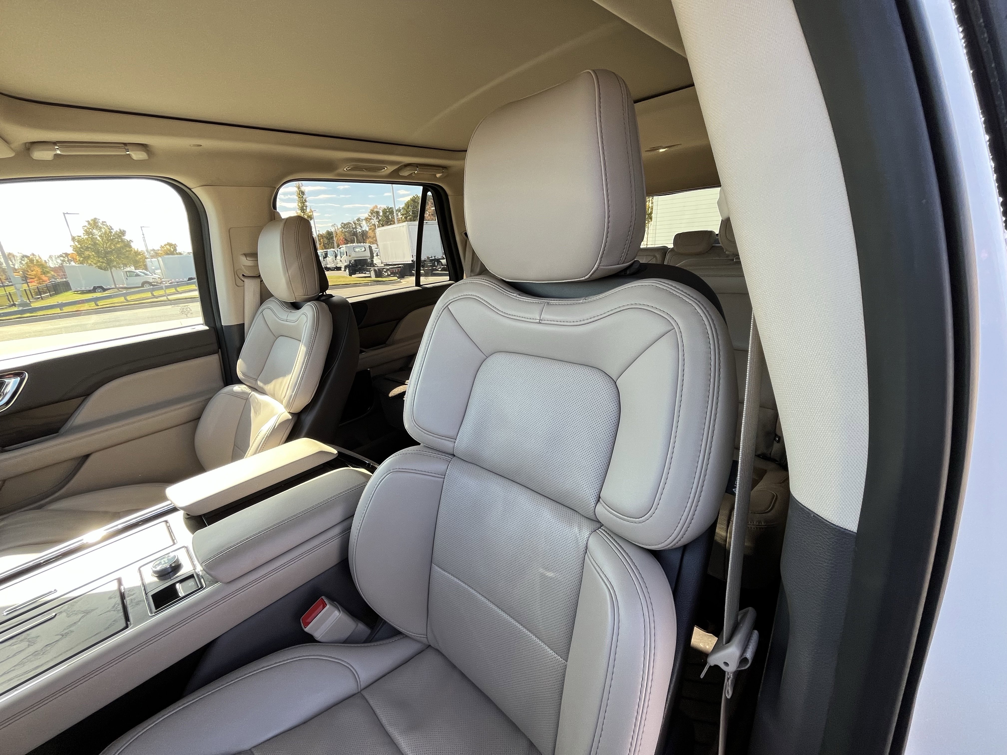 Used 2024 Lincoln Navigator Premiere image 17