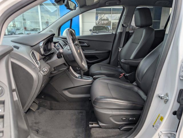 Used 2022 Chevrolet Trax LT w/ LT Convenience Package image 10