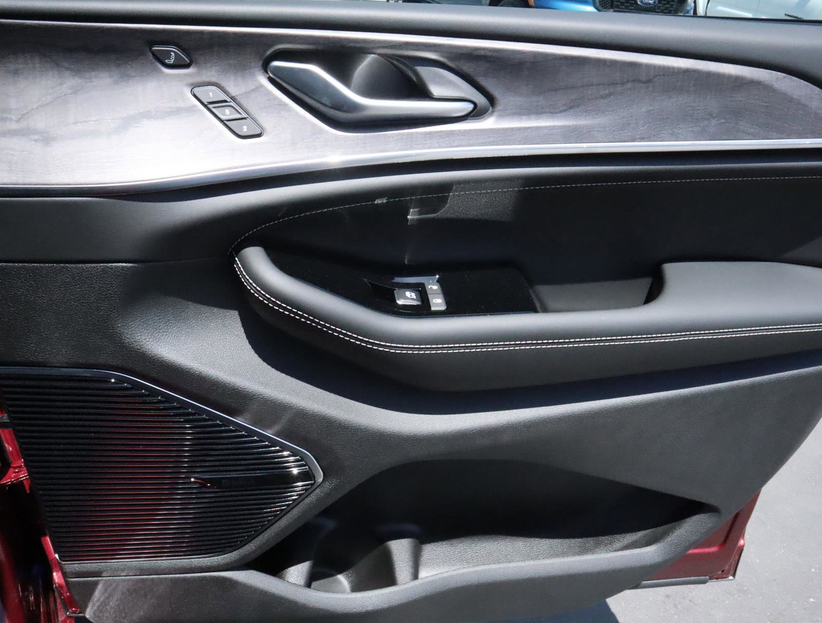 New 2023 Jeep Grand Cherokee Overland w/ Luxury Tech Group IV image 25