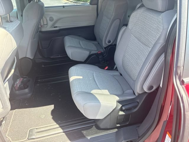 Used 2023 Toyota Sienna LE AWD/4WD image 13