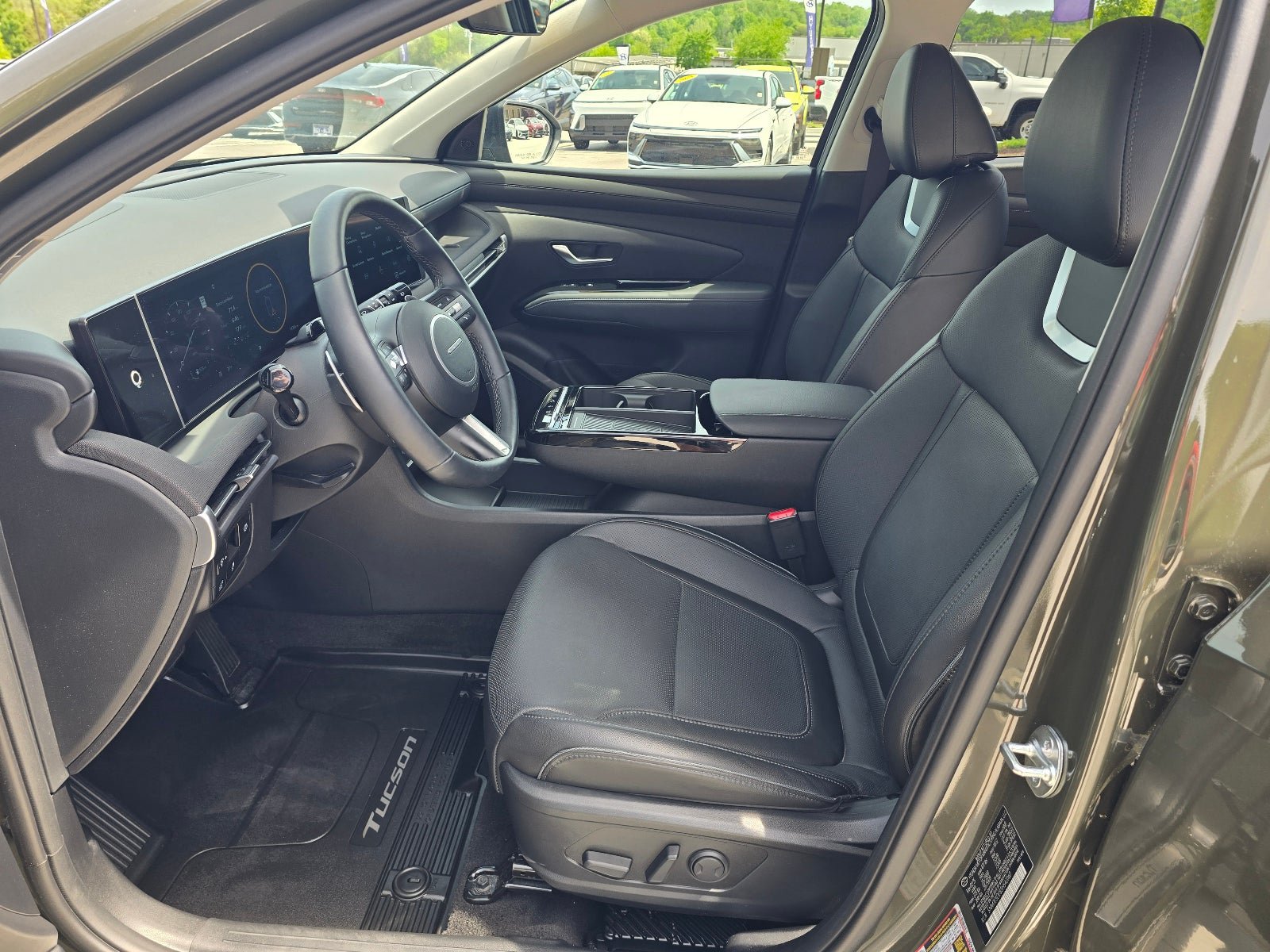 Used 2025 Hyundai Tucson Limited FWD image 11
