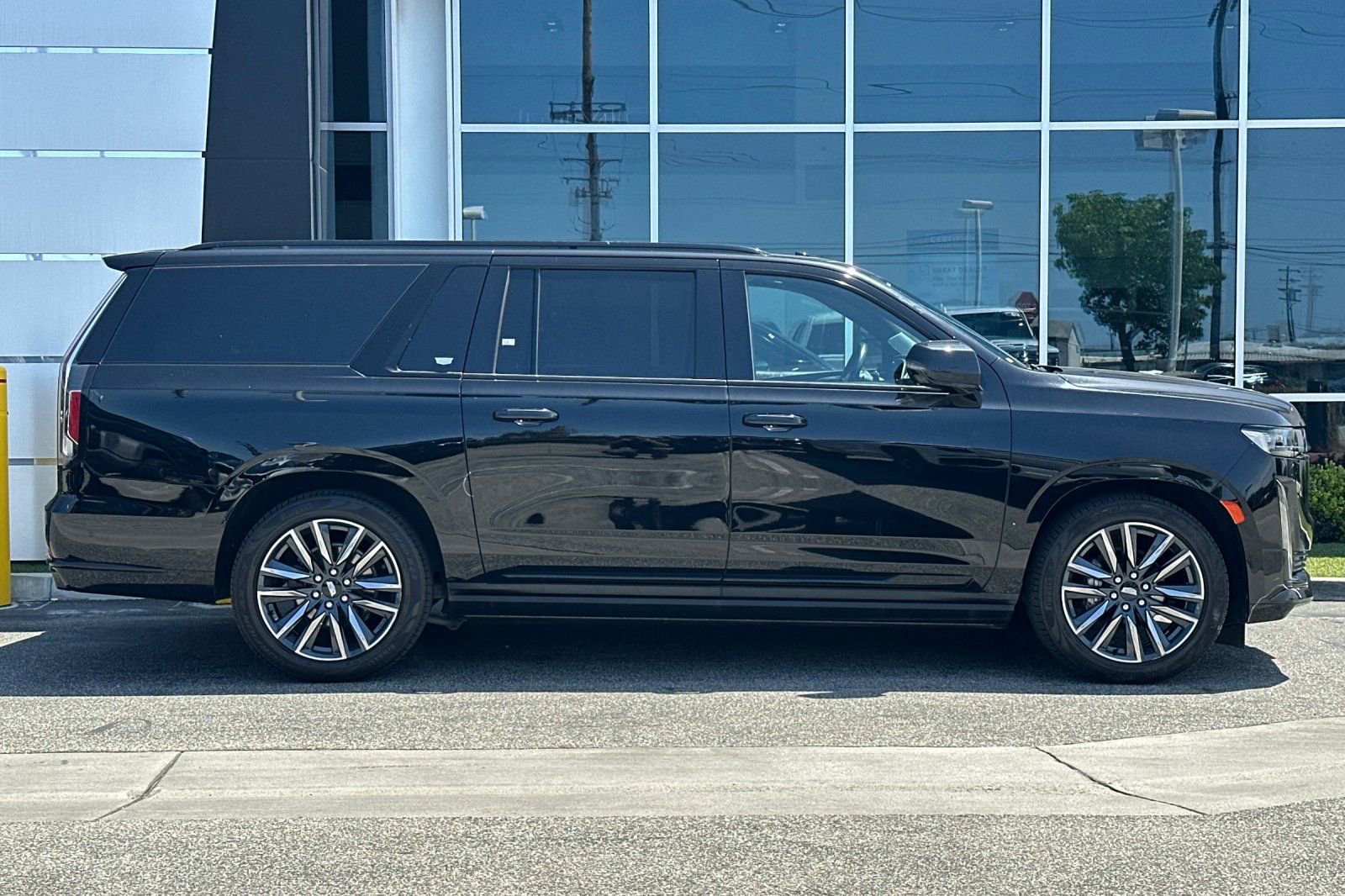 Used 2021 Cadillac Escalade ESV Sport Platinum AWD/4WD image 3