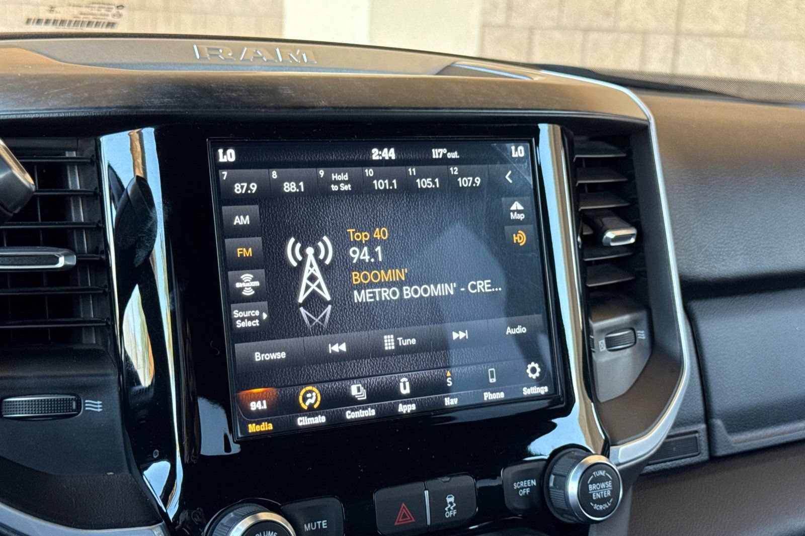 Used 2021 RAM 2500 Big Horn w/ Night Edition AWD/4WD image 18
