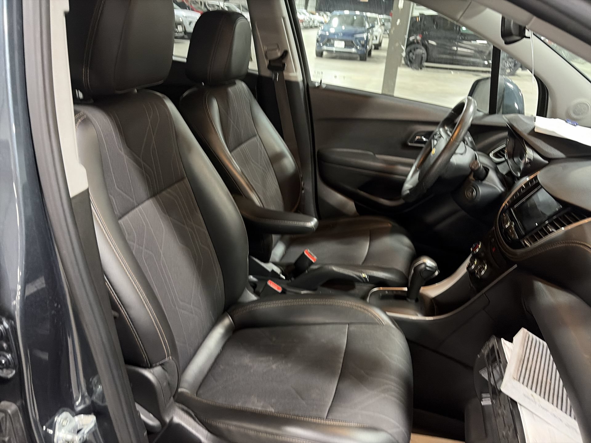 Used 2021 Chevrolet Trax LT AWD/4WD image 30