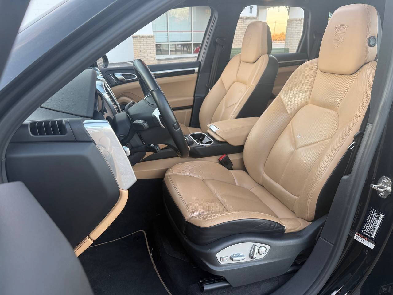 Used 2014 Porsche Cayenne Platinum Edition AWD/4WD image 11