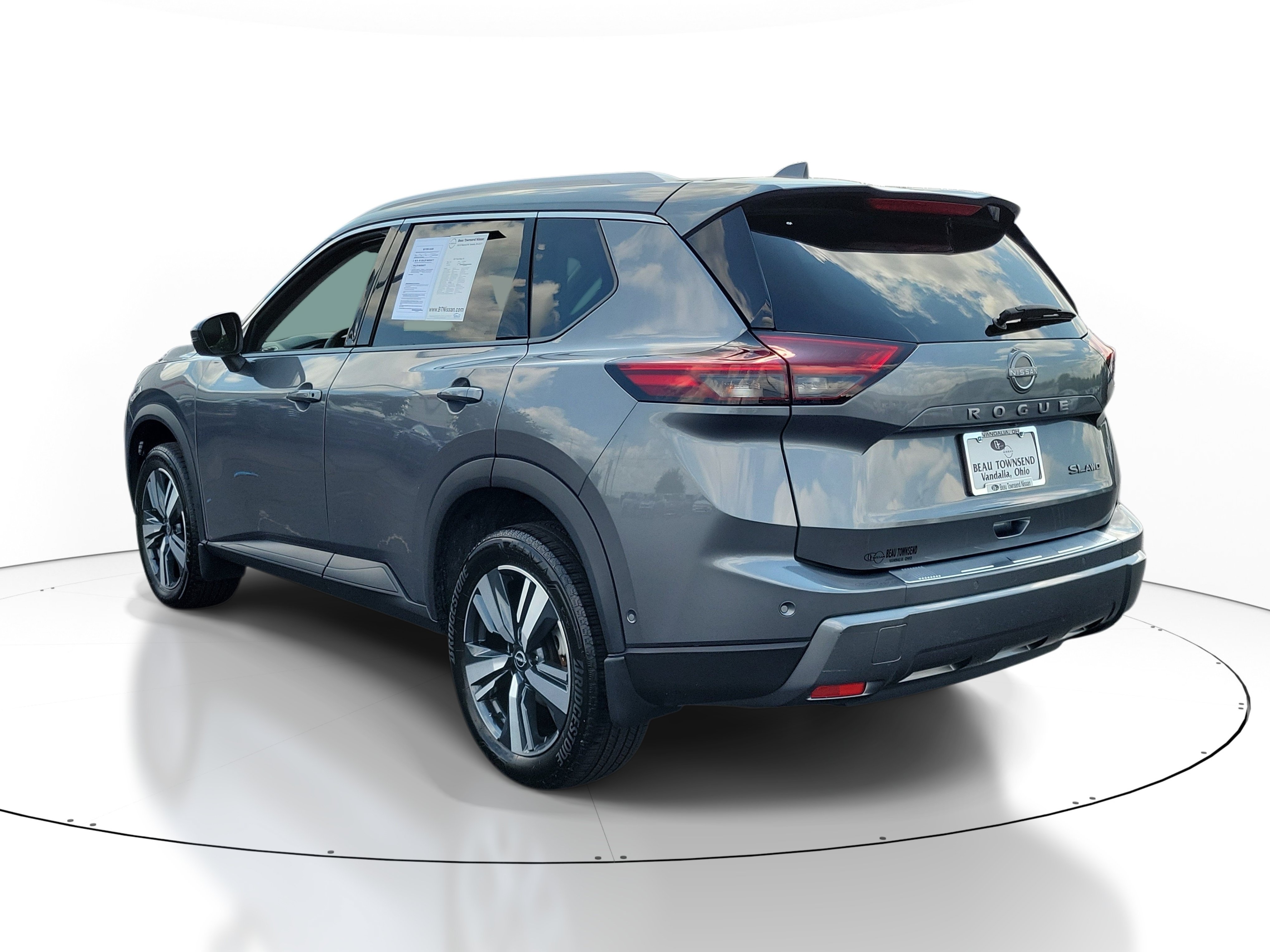 Certified 2025 Nissan Rogue SL AWD/4WD image 3