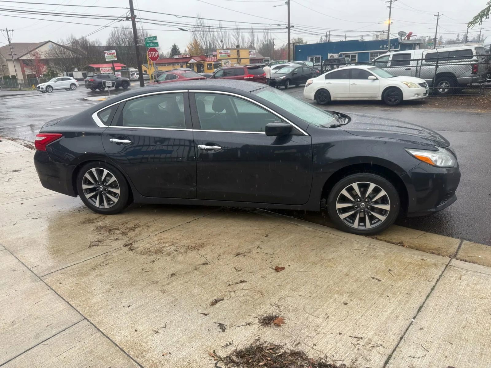 Used 2017 Nissan Altima 2.5 SV image 3