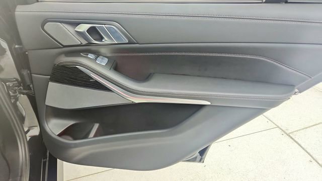 Used 2024 BMW X7 xDrive40i w/ M Sport Package image 29