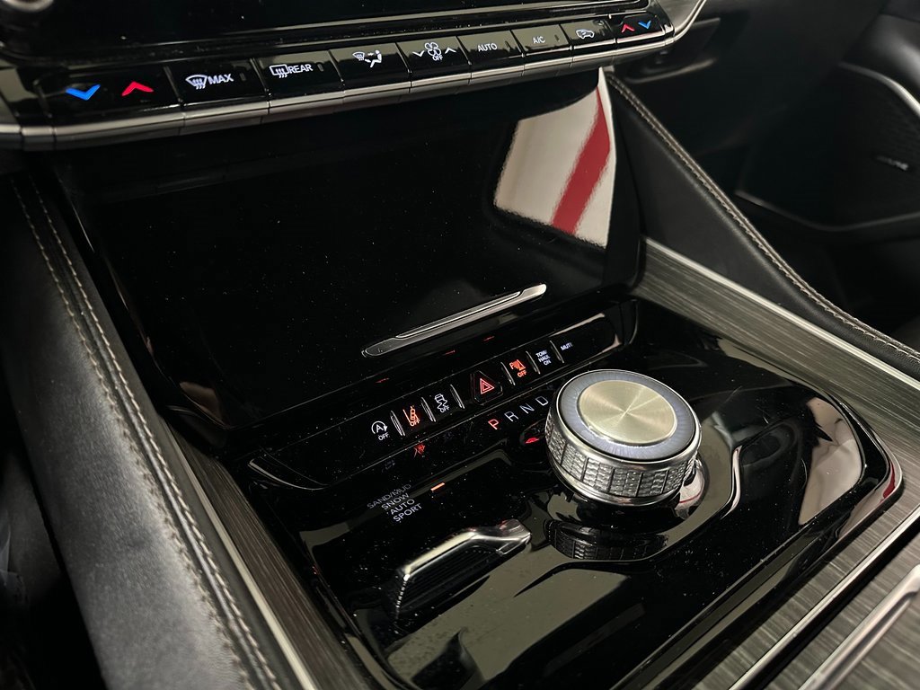 Certified 2024 Jeep Wagoneer L Series II w/ Flexible Seating Group image 29