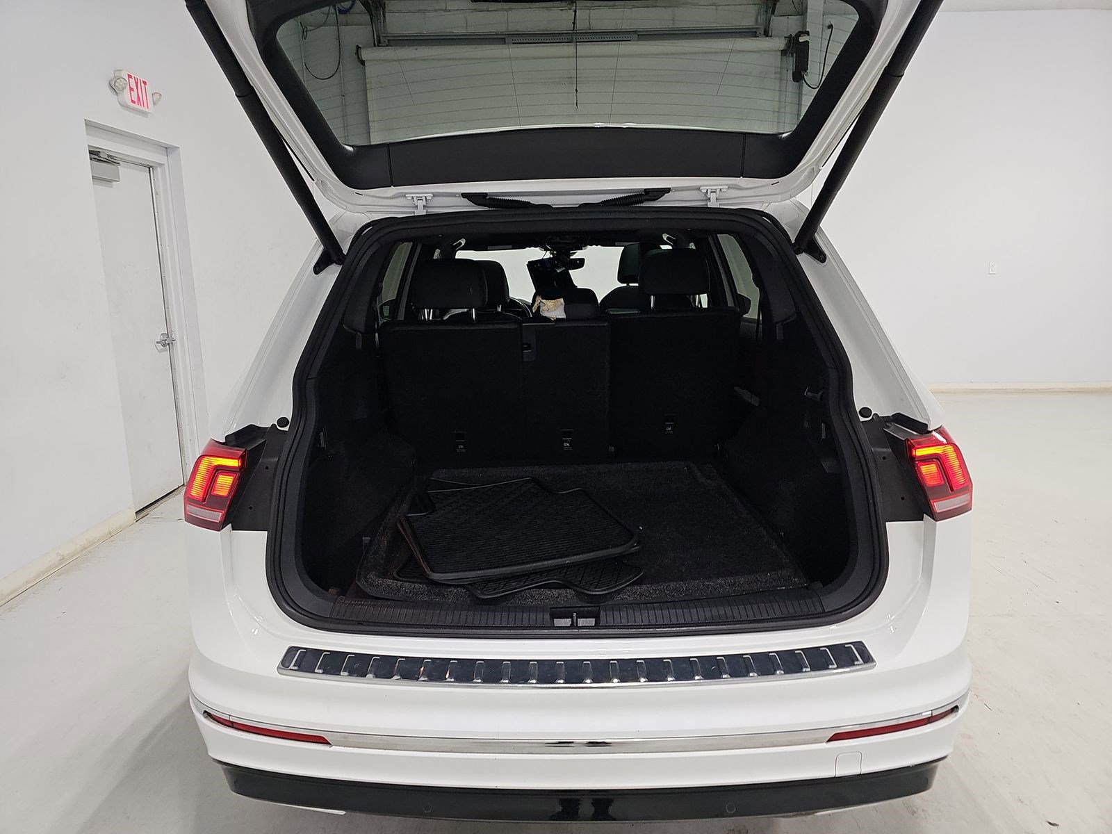 Used 2020 Volkswagen Tiguan SEL Premium R-Line image 18