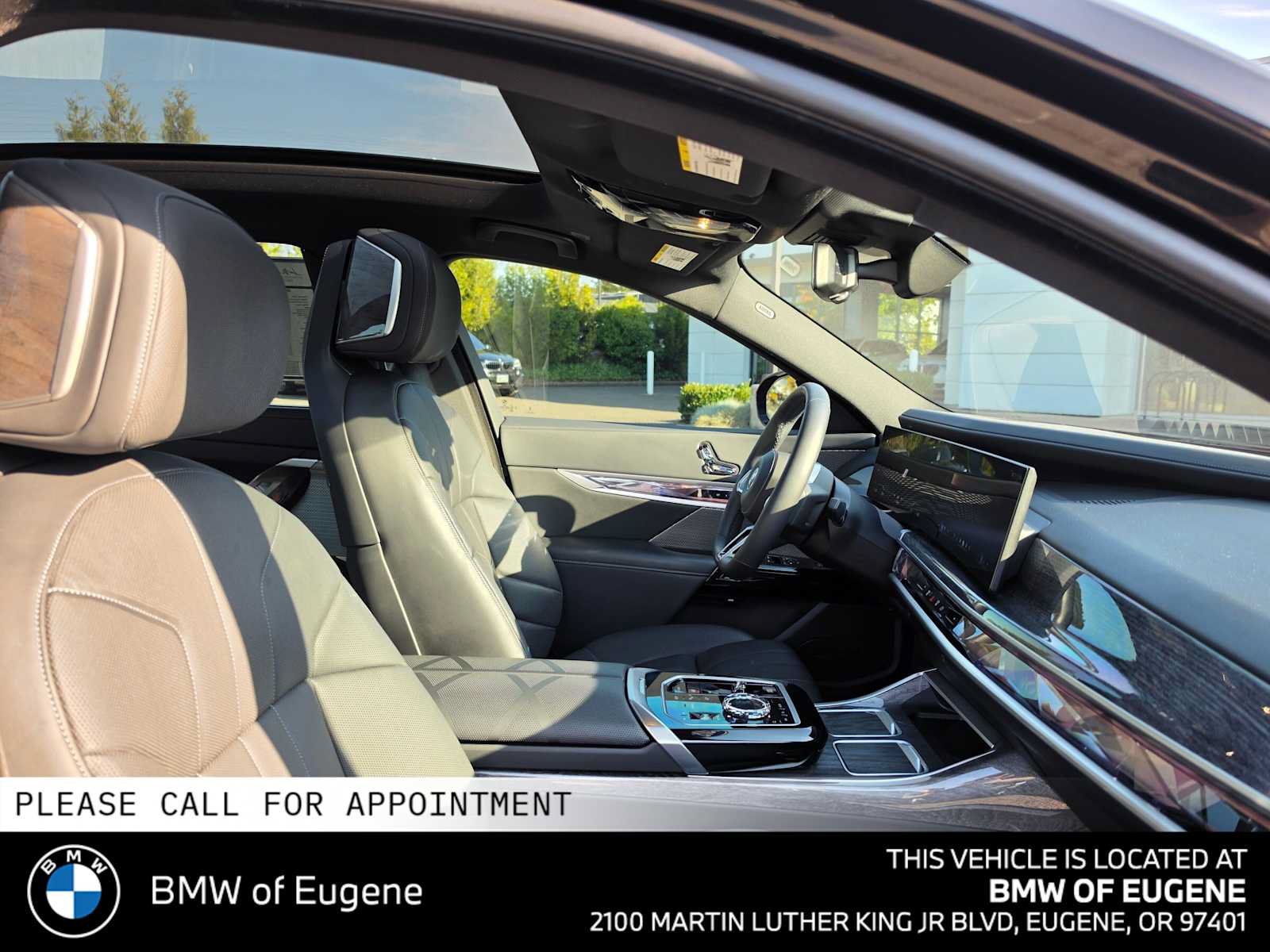 Used 2025 BMW i7 eDrive50 w/ M Sport Package RWD image 11