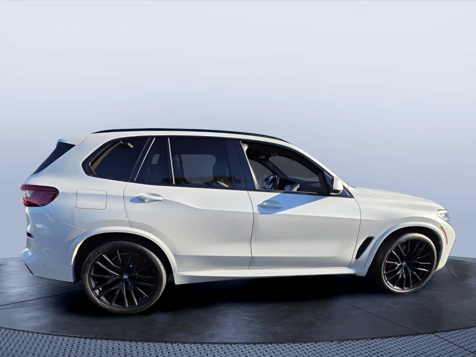 Used 2019 BMW X5 xDrive40i w/ M Sport Package AWD/4WD image 2