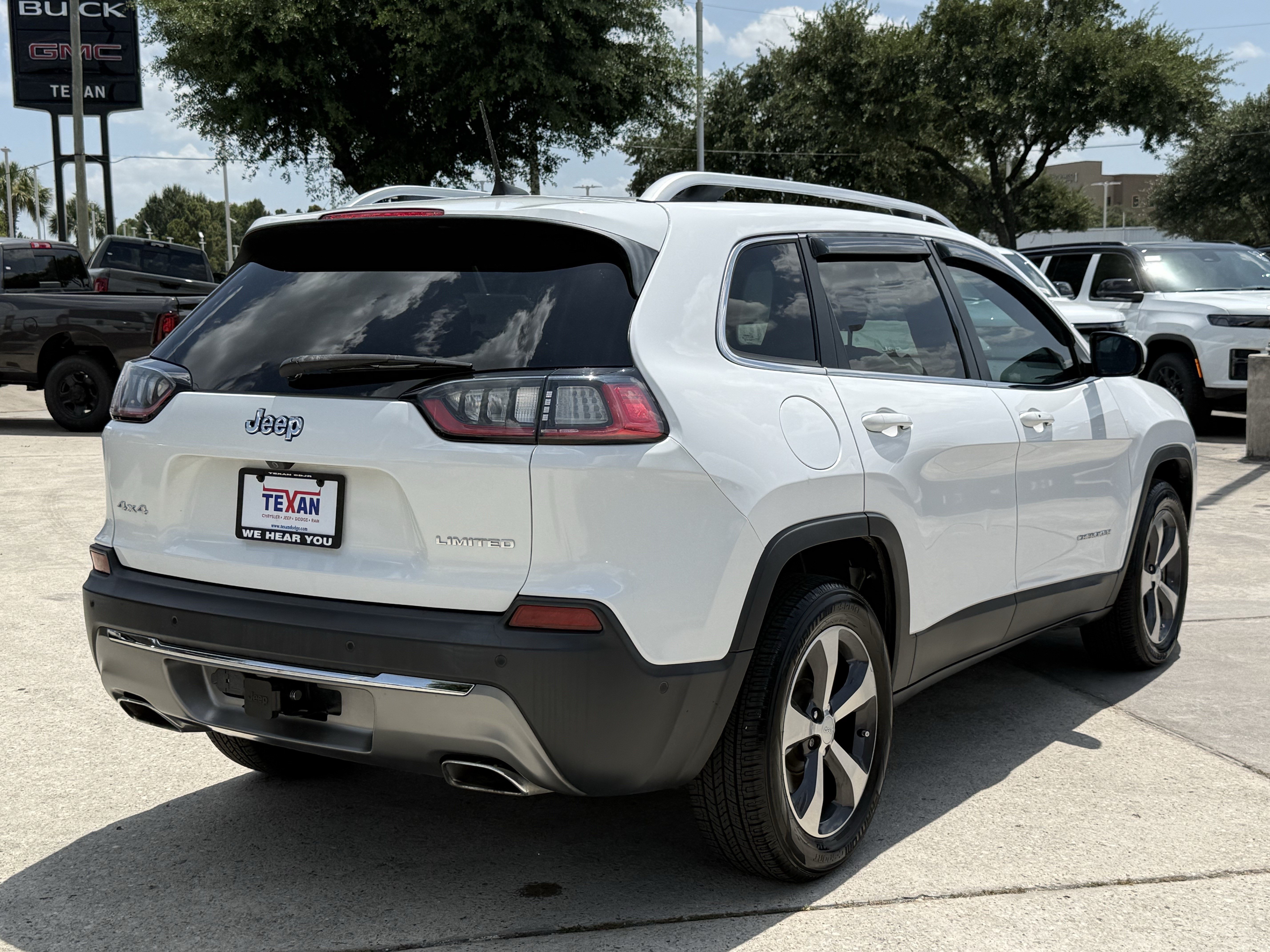 Used 2019 Jeep Cherokee Limited w/ Technology Group AWD/4WD image 5