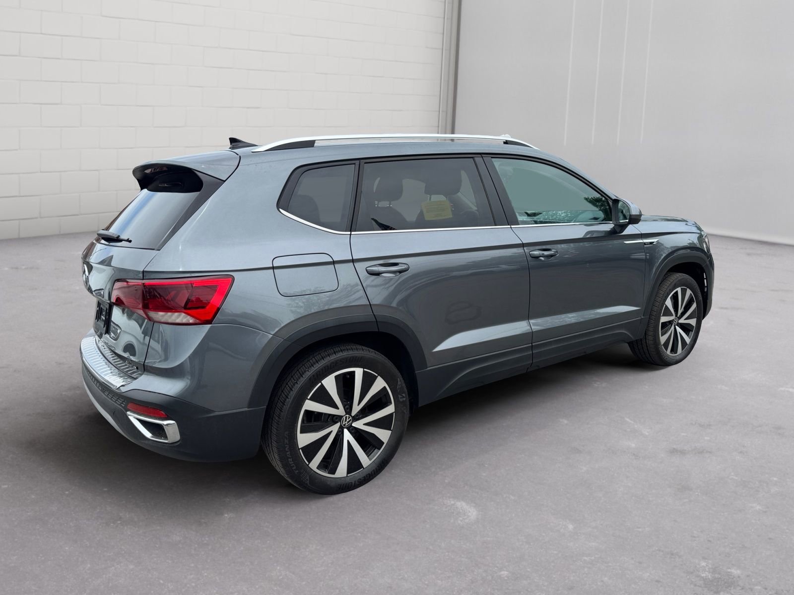 Used 2023 Volkswagen Taos SE AWD/4WD image 4