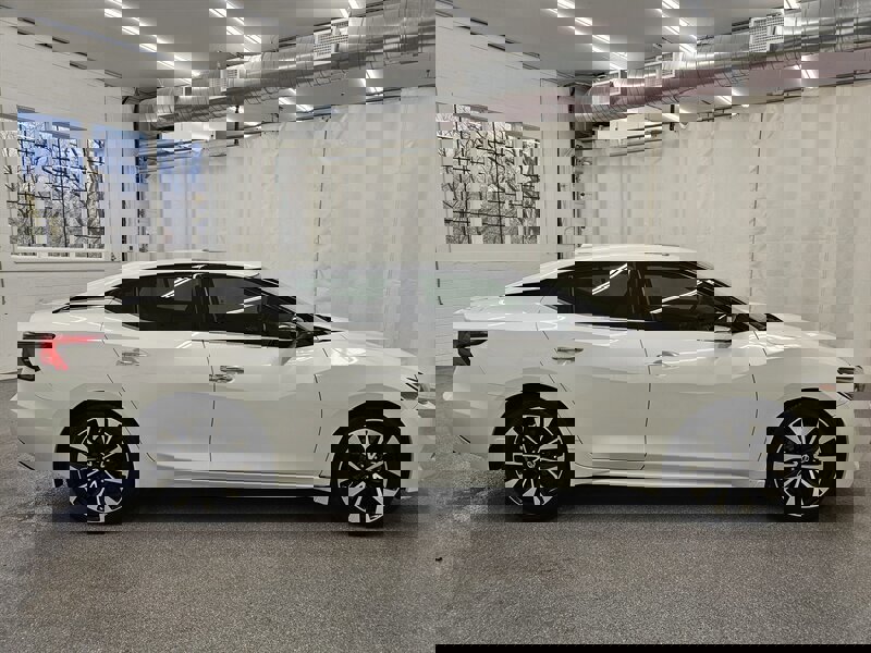 Used 2018 Nissan Maxima SR w/ Interior Lighting Package image 4