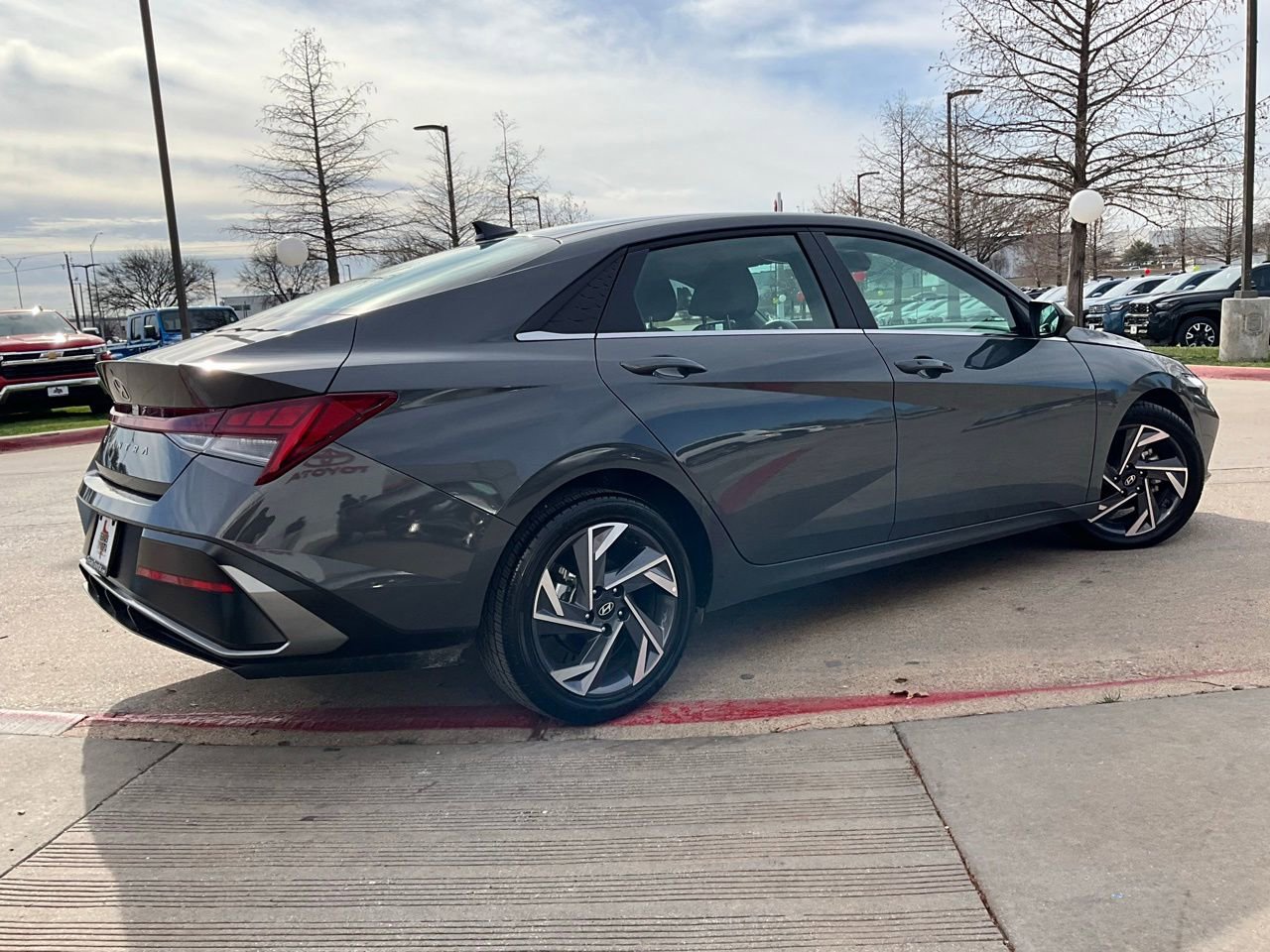 Used 2025 Hyundai Elantra SEL image 6