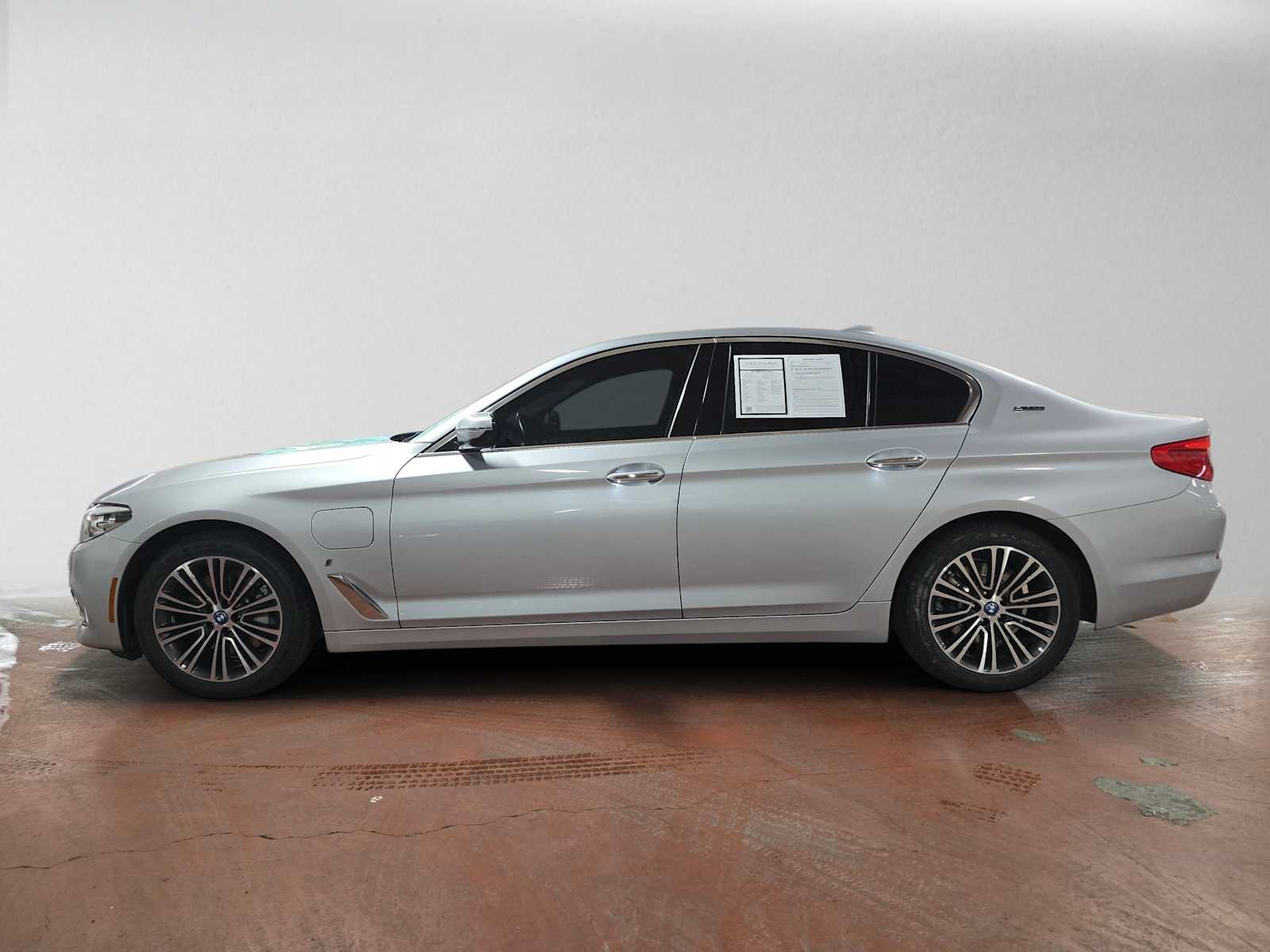 Used 2018 BMW 530e xDrive w/ Premium Package 2 AWD/4WD image 6