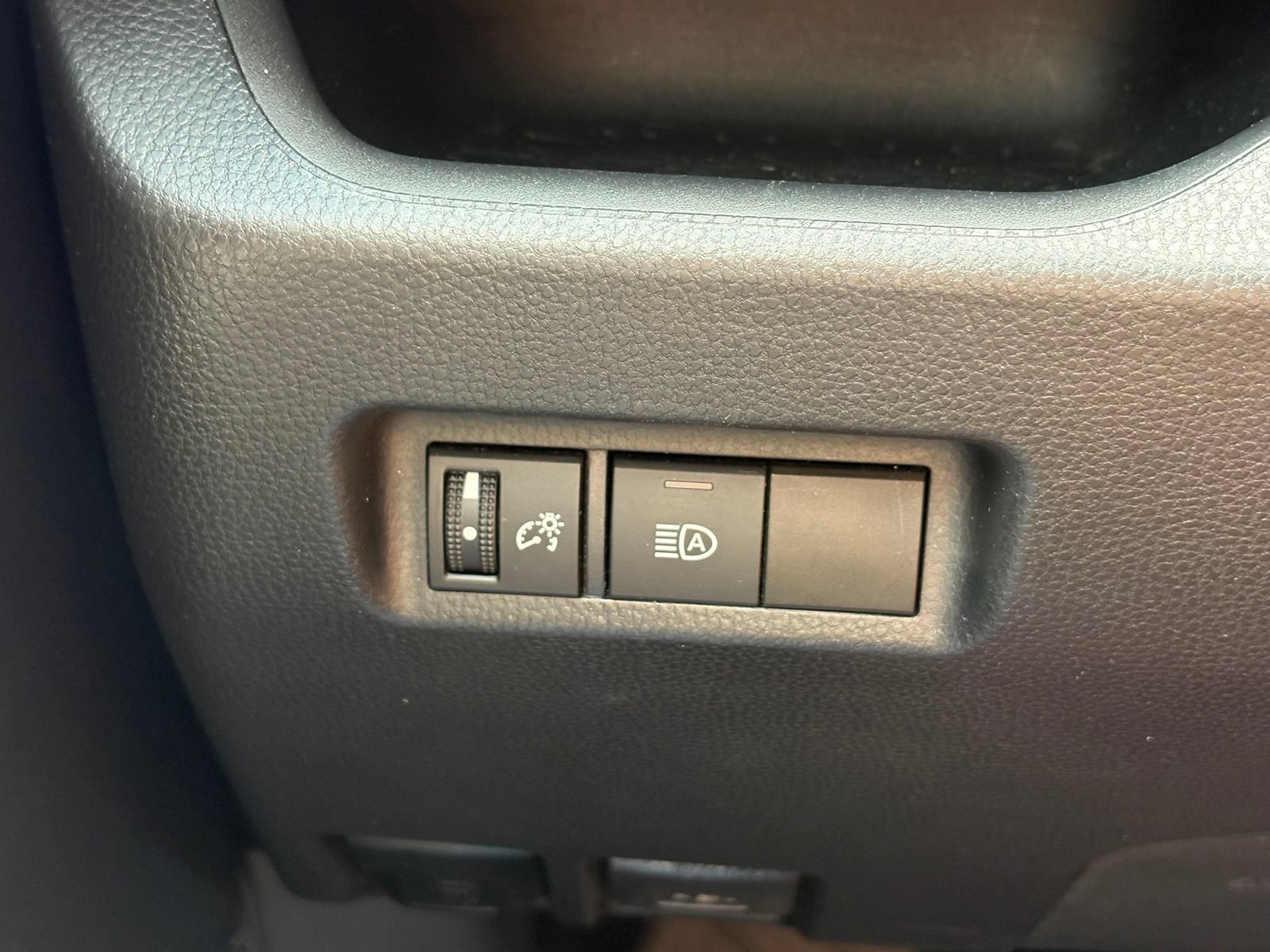 Used 2021 Toyota RAV4 LE FWD image 17