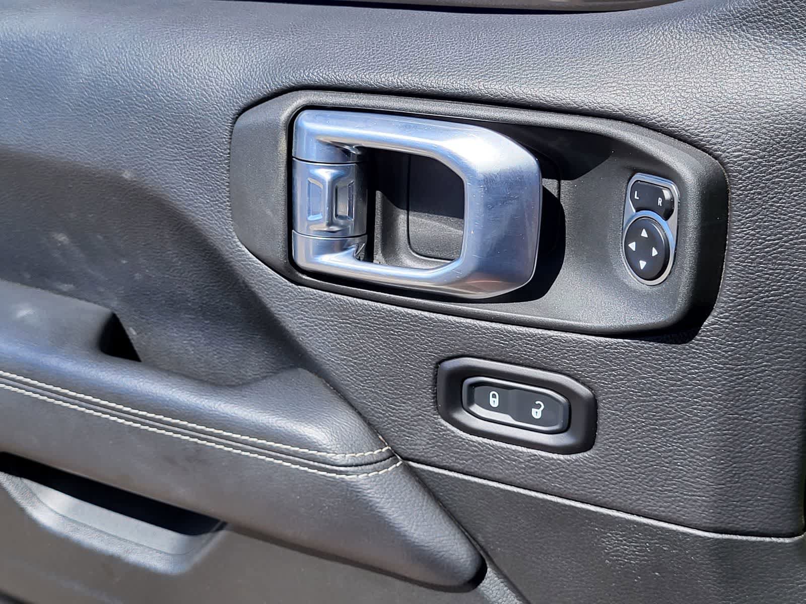 Used 2021 Jeep Wrangler Unlimited Rubicon AWD/4WD image 12