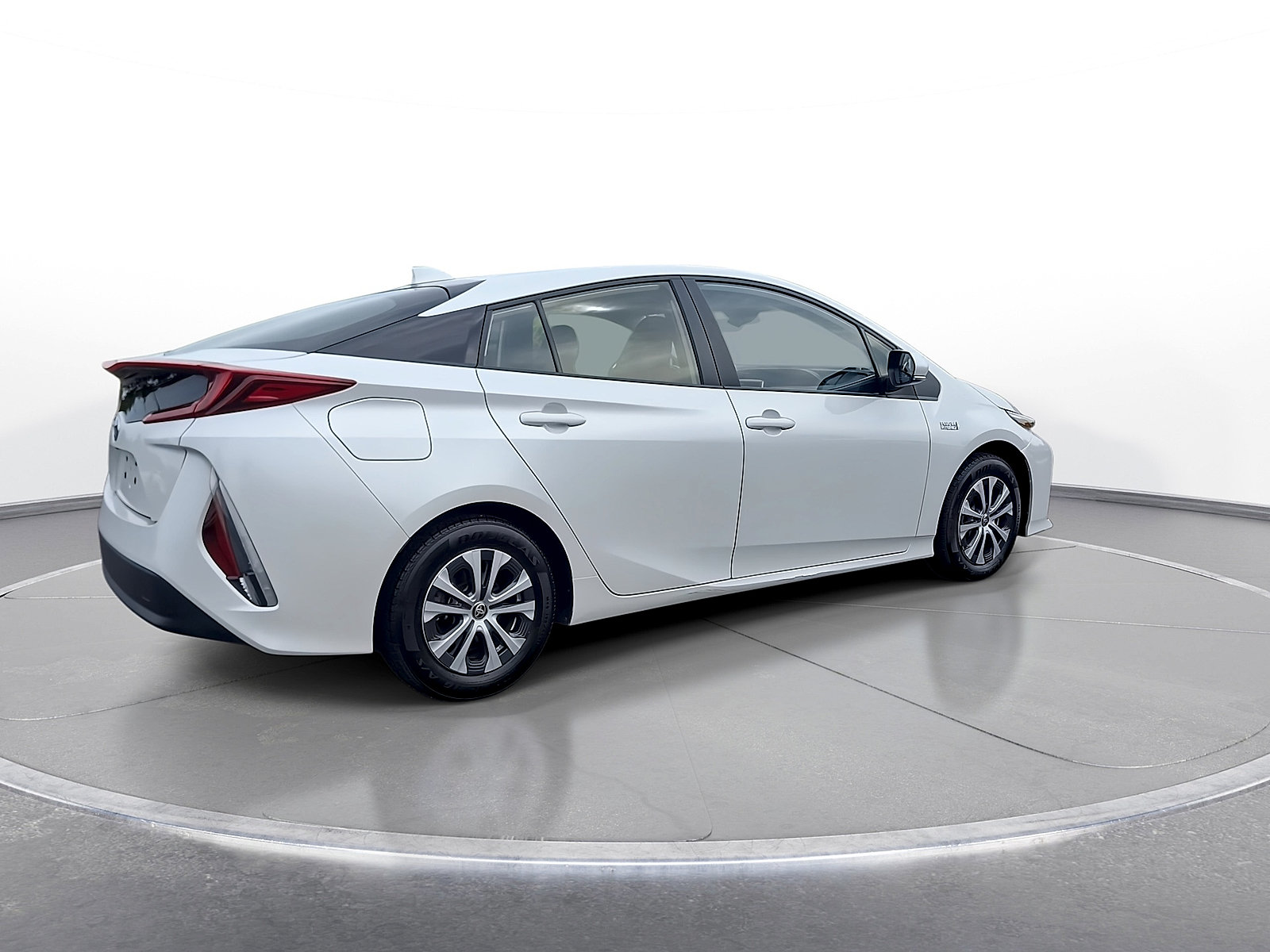 Used 2021 Toyota Prius Prime LE FWD image 8