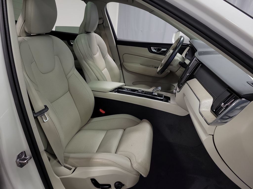 Used 2022 Volvo XC60 B5 Inscription w/ Advanced Package AWD/4WD image 29