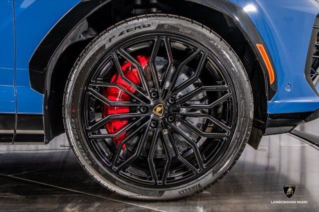 Used 2025 Lamborghini Urus SE AWD/4WD image 34