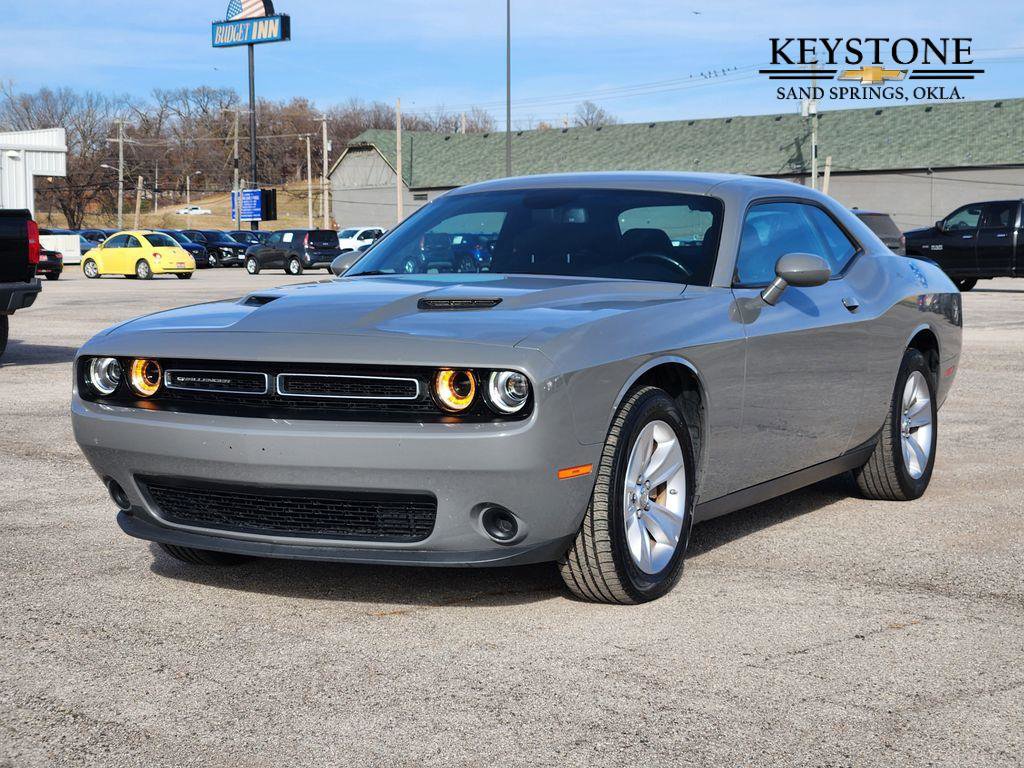 Used 2023 Dodge Challenger SXT image 3