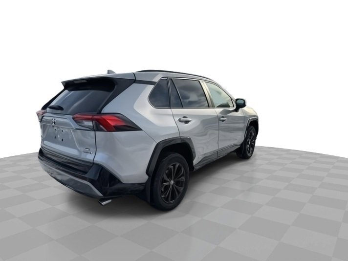 Used 2022 Toyota RAV4 SE image 8