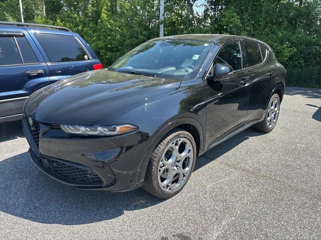 Used 2025 Alfa Romeo Tonale w/ Premium Package AWD/4WD image 2