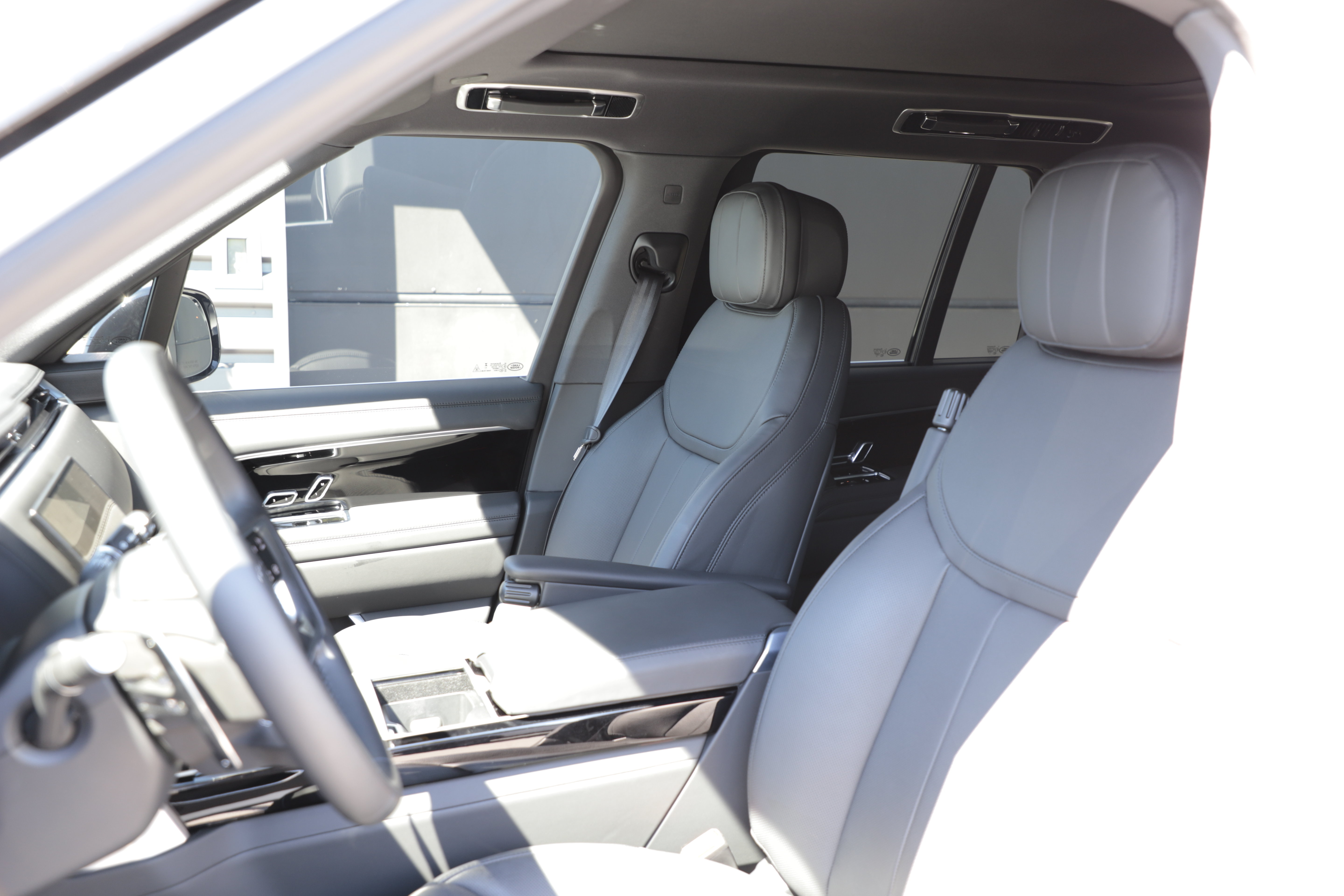 Certified 2025 Land Rover Range Rover SE AWD/4WD image 19