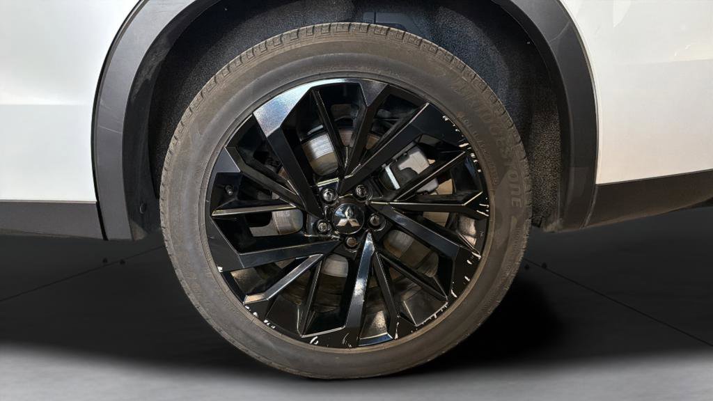 Used 2023 Mitsubishi Outlander SE Black Edition image 28