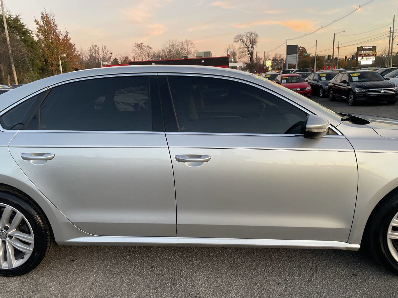 Used 2018 Volkswagen Passat 2.0T SE image 4