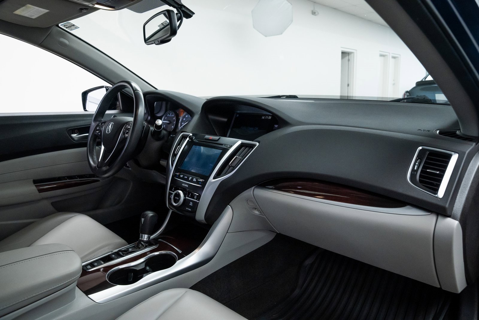 Used 2016 Acura TLX image 25