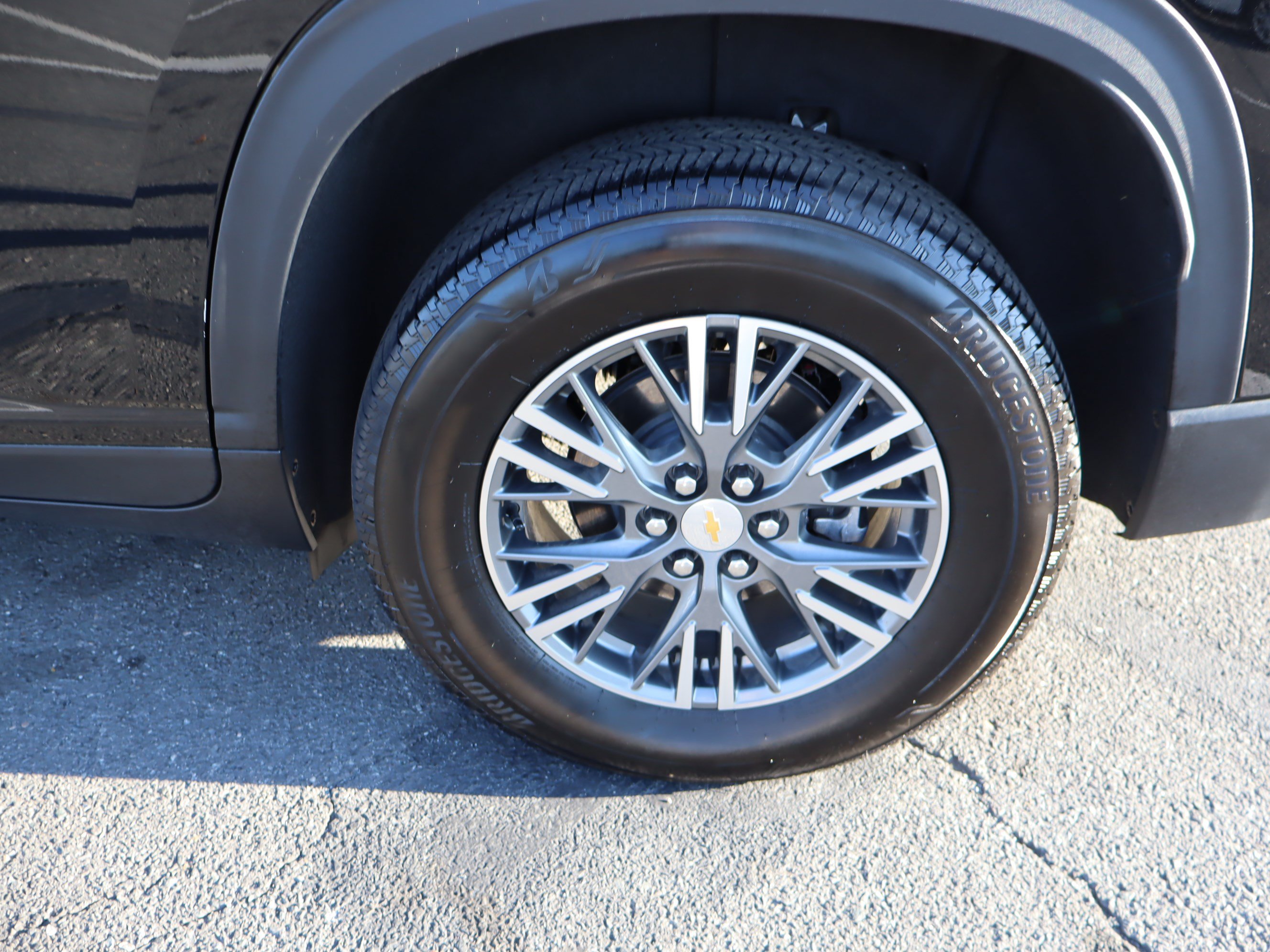 Used 2025 Chevrolet Traverse LT AWD/4WD image 41