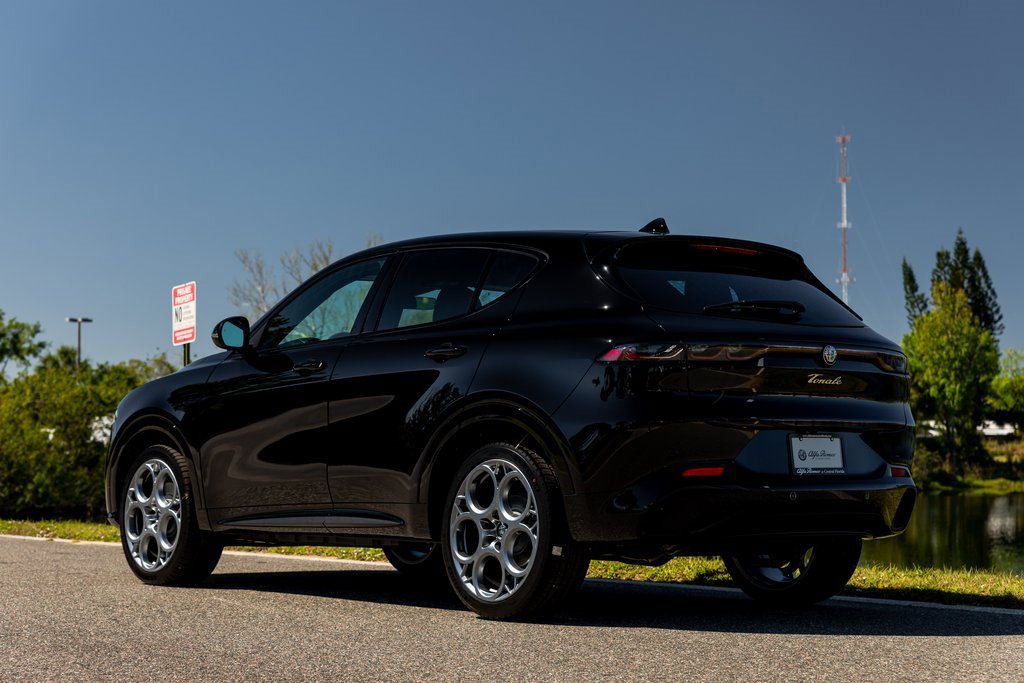 New 2025 Alfa Romeo Tonale w/ Premium Package image 8