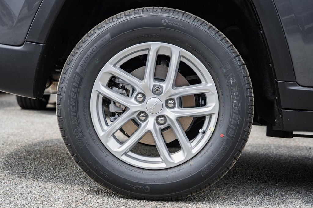 New 2025 Jeep Grand Cherokee Laredo X w/ Luxury Tech Group I image 17