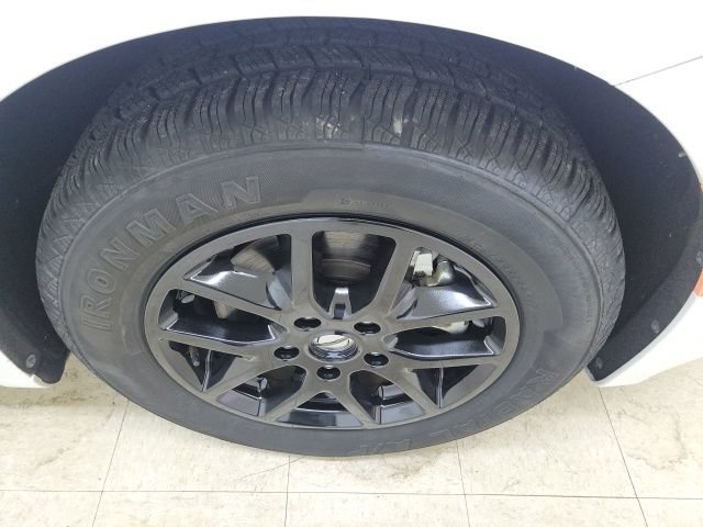 Used 2023 Chrysler Voyager LX FWD image 4