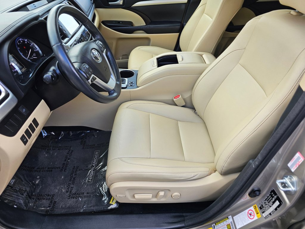 Used 2016 Toyota Highlander XLE image 22