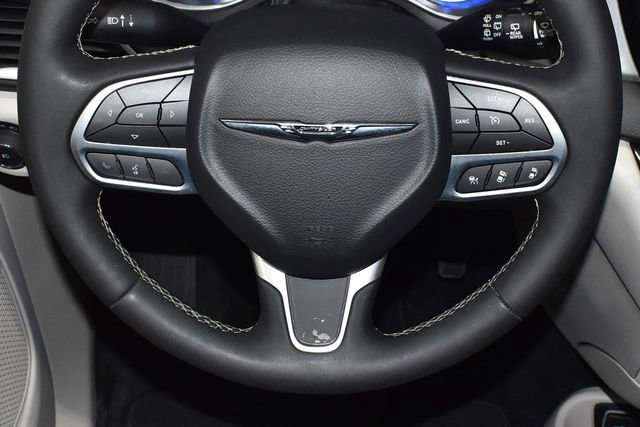 Certified 2024 Chrysler Pacifica Touring-L image 25