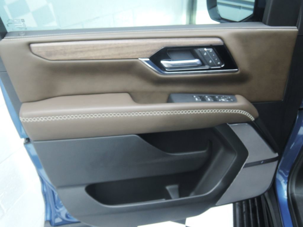 Used 2025 GMC Yukon Denali Ultimate AWD/4WD image 31